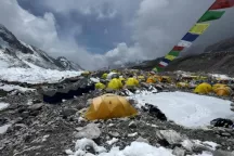 Everestdə buzlaqların əriməsi nəticəsində yüzlərlə alpinistin meyiti tapıldı